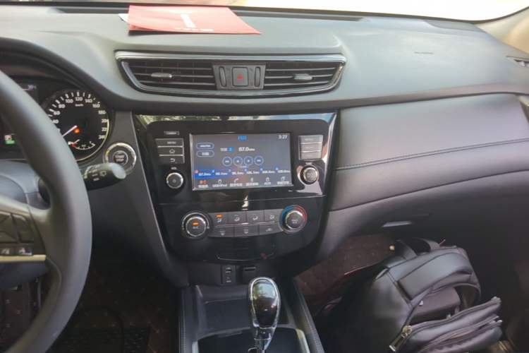 Used Nissan X-Trail 2017 2.0L CVT Comfort Edition 2WD Audio And AC Panel