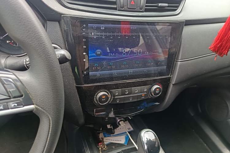 Used Nissan X-Trail 2017 2.0L CVT Comfort Edition 2WD Audio And AC Panel