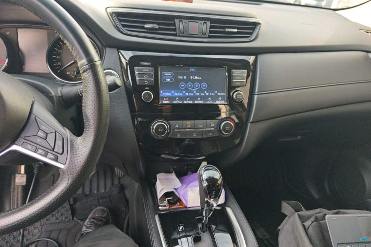 Used Nissan X-Trail 2017 2.0L CVT Comfort Edition 2WD Audio And AC Panel