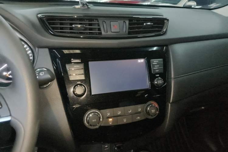Used Nissan X-Trail 2017 2.0L CVT Comfort Edition 2WD Audio And AC Panel