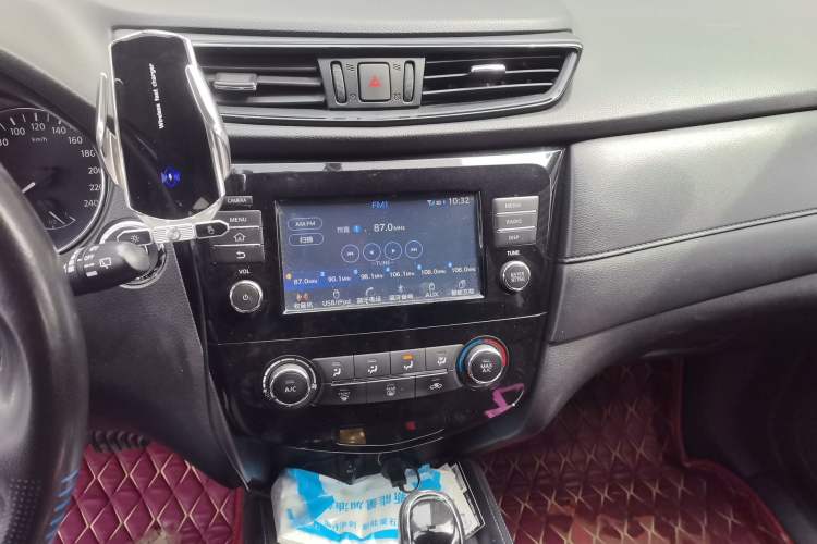 Used Nissan X-Trail 2017 2.0L CVT Comfort Edition 2WD Audio And AC Panel