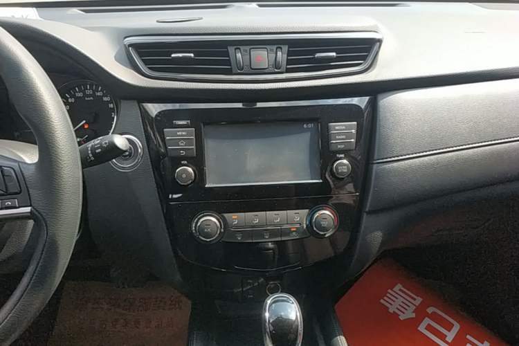 Used Nissan X-Trail 2017 2.0L CVT Comfort Edition 2WD Audio And AC Panel