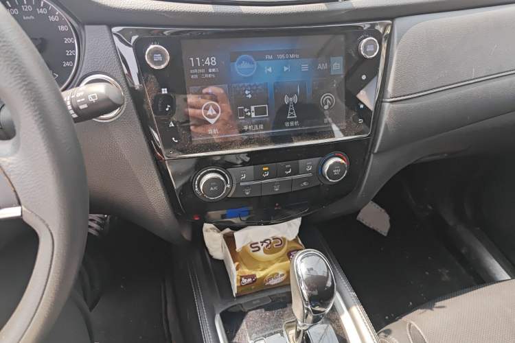 Used Nissan X-Trail 2017 2.0L CVT Comfort Edition 2WD Audio And AC Panel