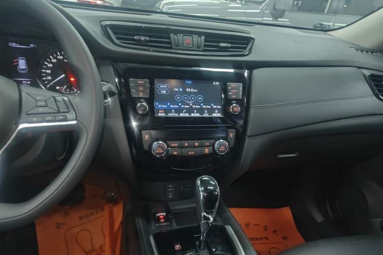 Used Nissan X-Trail 2017 2.5L CVT Leading Edition 4WD Audio And AC Panel