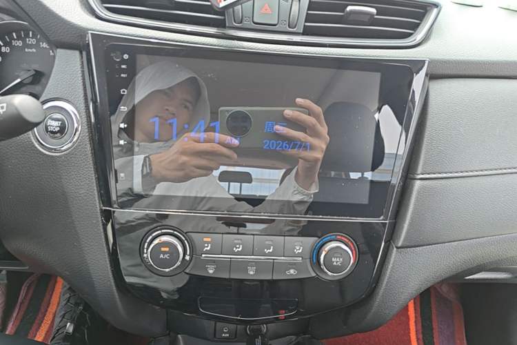 Used Nissan X-Trail 2017 2.0L CVT Comfort Edition 2WD Audio And AC Panel