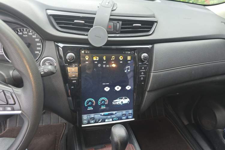 Used Nissan X-Trail 2017 2.0L CVT Comfort Edition 2WD Audio And AC Panel