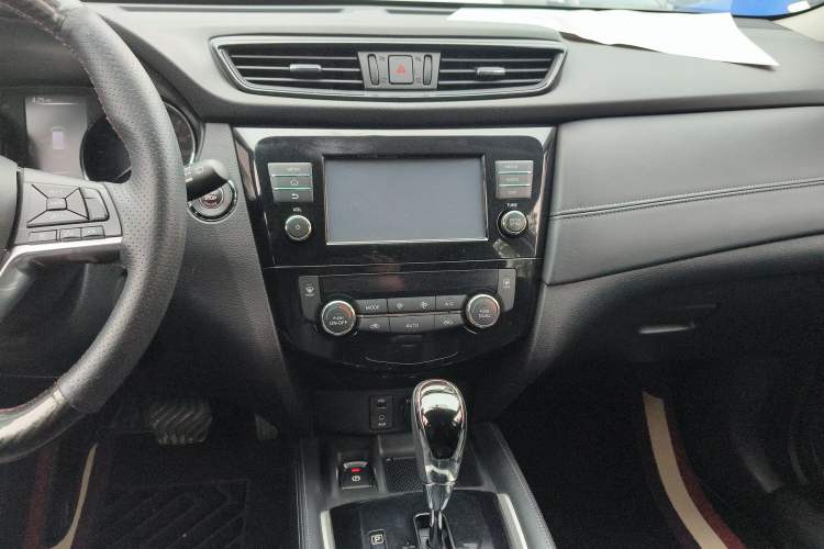 Used Nissan X-Trail 2017 2.5L CVT Leading Edition 4WD Audio And AC Panel