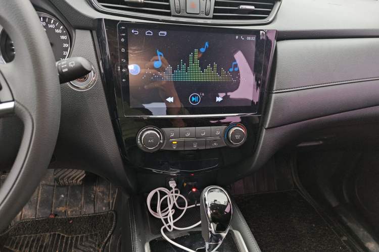 Used Nissan X-Trail 2017 2.0L CVT Comfort Edition 2WD Audio And AC Panel