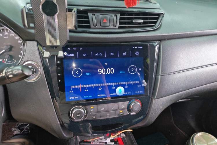 Used Nissan X-Trail 2017 2.0L CVT Comfort Edition 2WD Audio And AC Panel