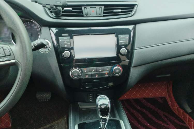 Used Nissan X-Trail 2017 2.0L CVT Comfort Edition 2WD Audio And AC Panel