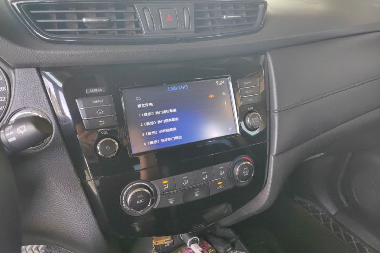 Used Nissan X-Trail 2017 2.0L CVT Comfort Edition 2WD Audio And AC Panel