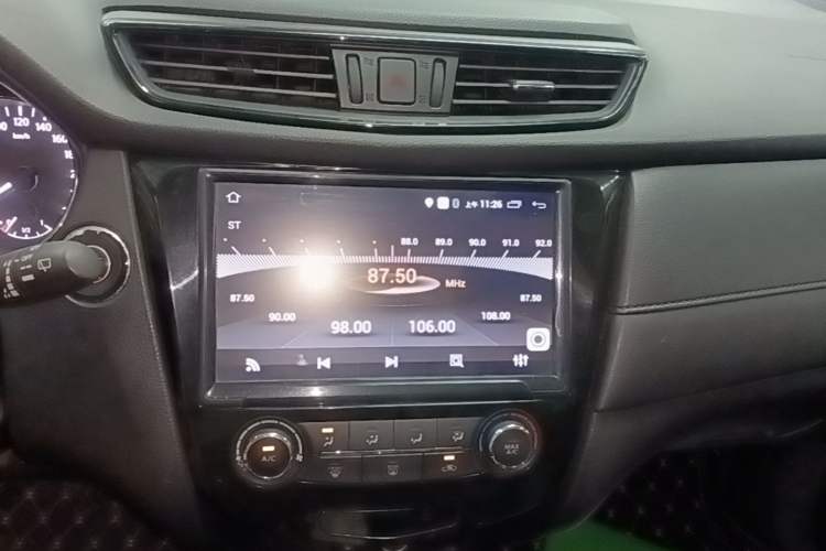 Used Nissan X-Trail 2017 2.0L CVT Comfort Edition 2WD Audio And AC Panel