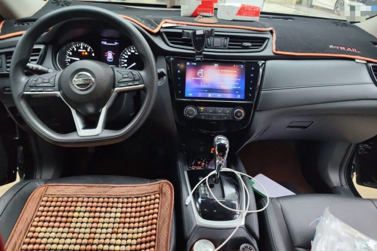 Used Nissan X-Trail 2017 2.0L CVT Comfort Edition 2WD Center Console