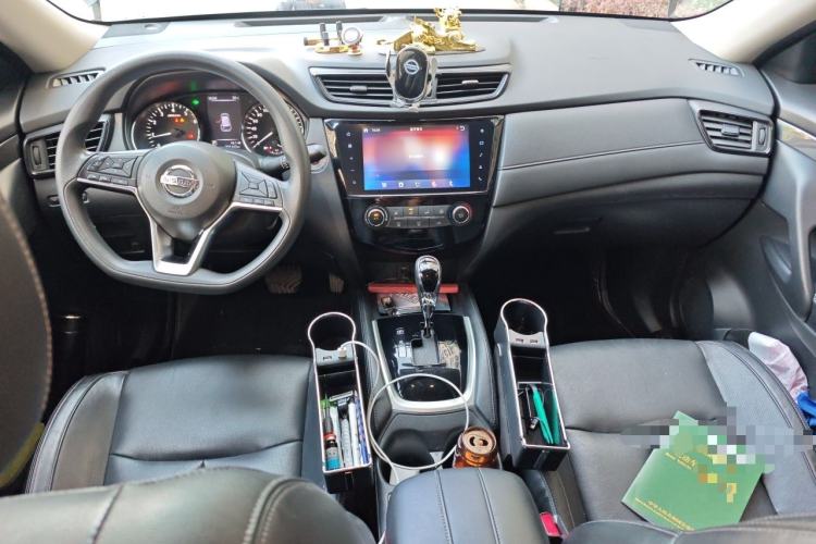 Used Nissan X-Trail 2017 2.0L CVT Comfort Edition 2WD Center Console