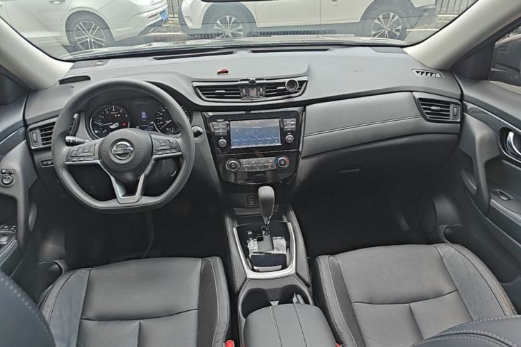 Used Nissan X-Trail 2017 2.0L CVT 7-Seater Comfort Edition 2WD Center Console