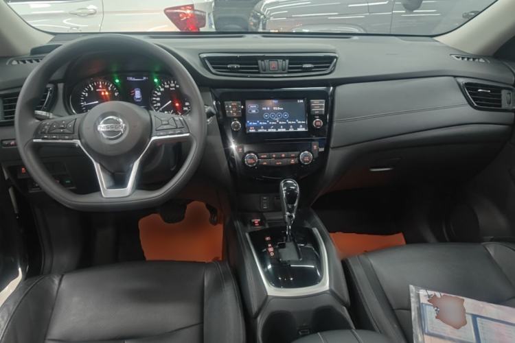 Used Nissan X-Trail 2017 2.5L CVT Leading Edition 4WD Center Console