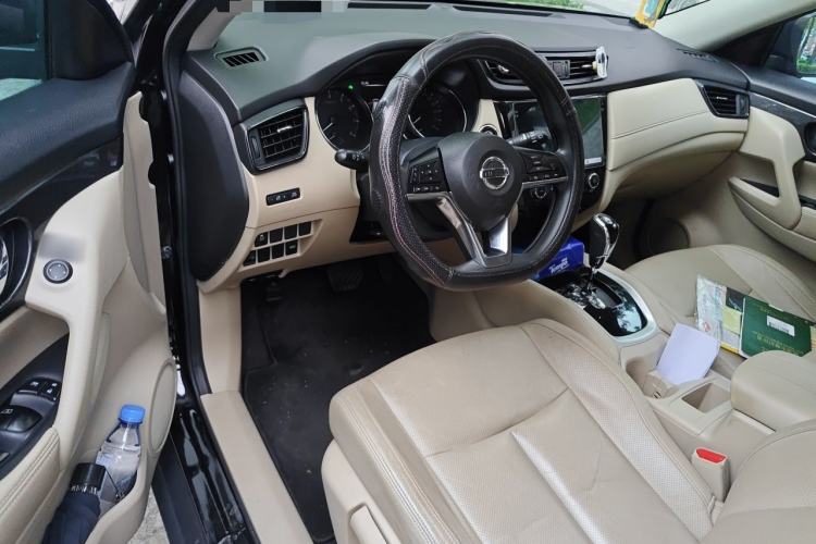 Used Nissan X-Trail 2017 2.0L CVT Comfort Edition 2WD Center Console