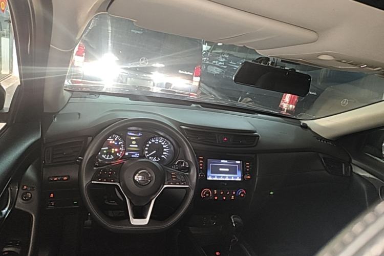 Used Nissan X-Trail 2017 2.0L CVT Comfort Edition 2WD Center Console