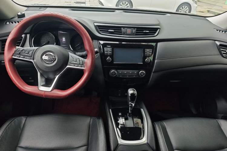 Used Nissan X-Trail 2017 2.0L CVT Comfort Edition 2WD Center Console
