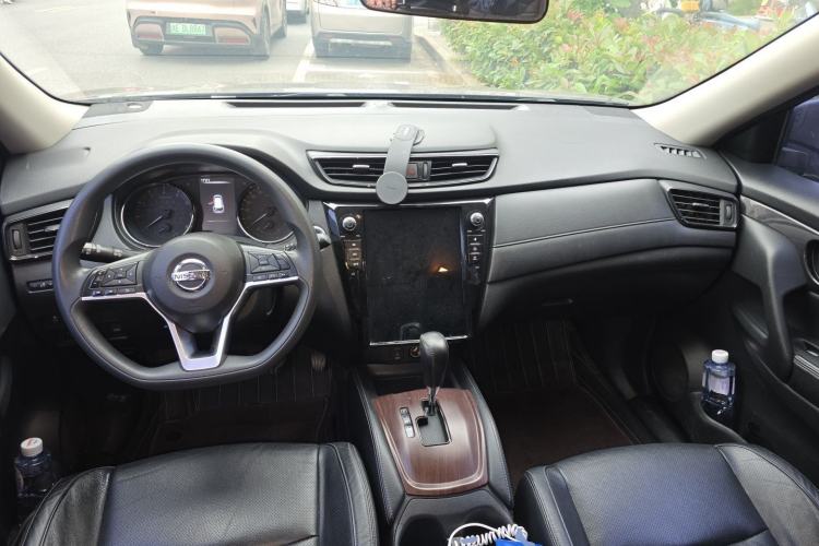 Used Nissan X-Trail 2017 2.0L CVT Comfort Edition 2WD Center Console