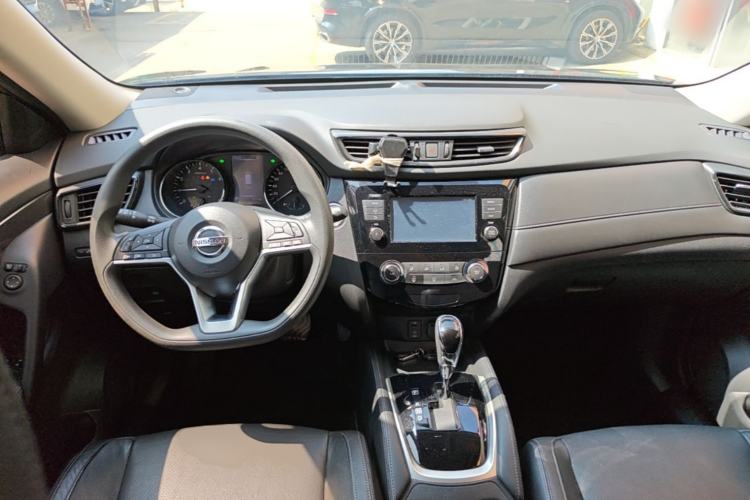 Used Nissan X-Trail 2017 2.0L CVT Comfort Edition 2WD Center Console