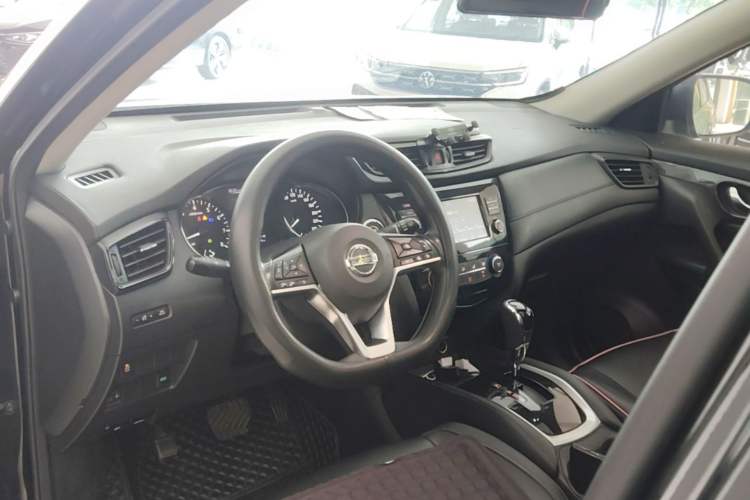 Used Nissan X-Trail 2017 2.0L CVT Comfort Edition 2WD Center Console