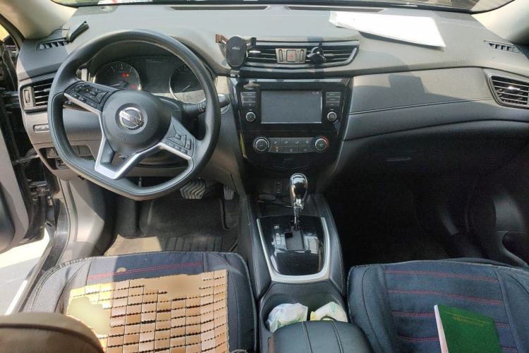Used Nissan X-Trail 2017 2.0L CVT Comfort Edition 2WD Center Console