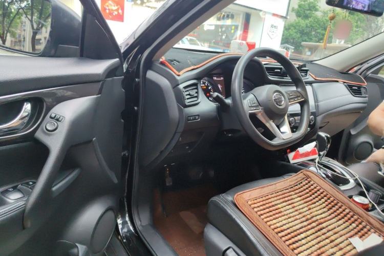 Used Nissan X-Trail 2017 2.0L CVT Comfort Edition 2WD Driver Seat