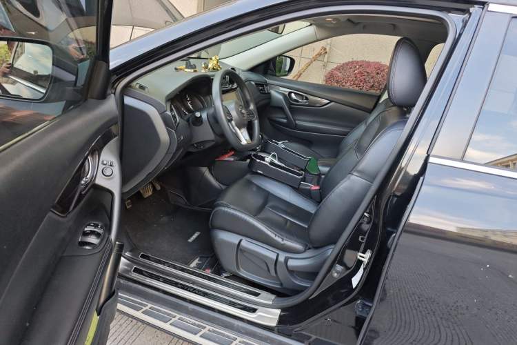 Used Nissan X-Trail 2017 2.0L CVT Comfort Edition 2WD Driver Seat