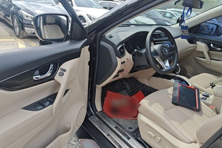 Used Nissan X-Trail 2017 2.5L CVT Leading Edition 4WD Driver Seat