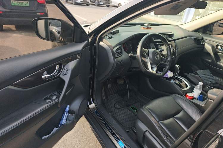 Used Nissan X-Trail 2017 2.0L CVT Comfort Edition 2WD Driver Seat