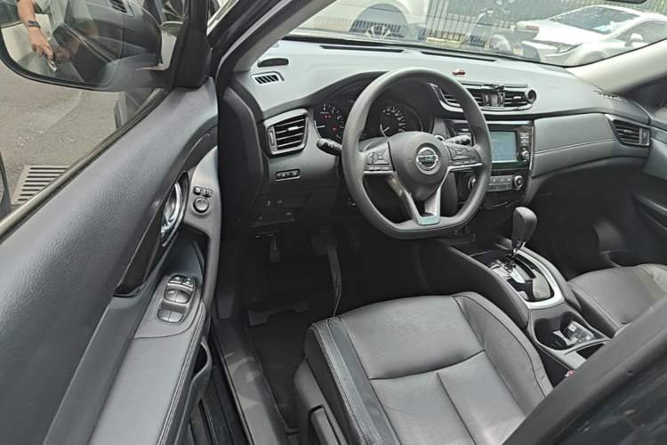 Used Nissan X-Trail 2017 2.0L CVT 7-Seater Comfort Edition 2WD Driver Seat