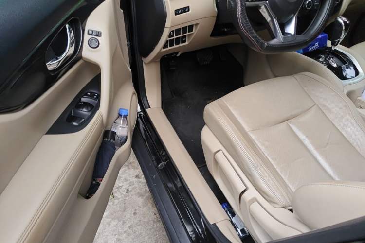 Used Nissan X-Trail 2017 2.0L CVT Comfort Edition 2WD Driver Seat