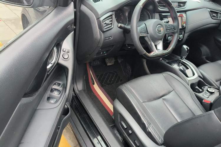 Used Nissan X-Trail 2017 2.5L CVT Leading Edition 4WD Driver Seat