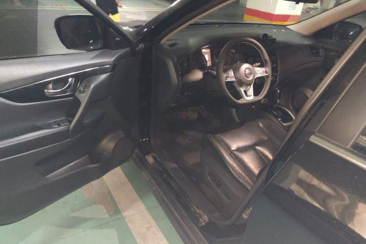 Used Nissan X-Trail 2017 2.5L CVT Luxury Edition 4WD Driver Seat
