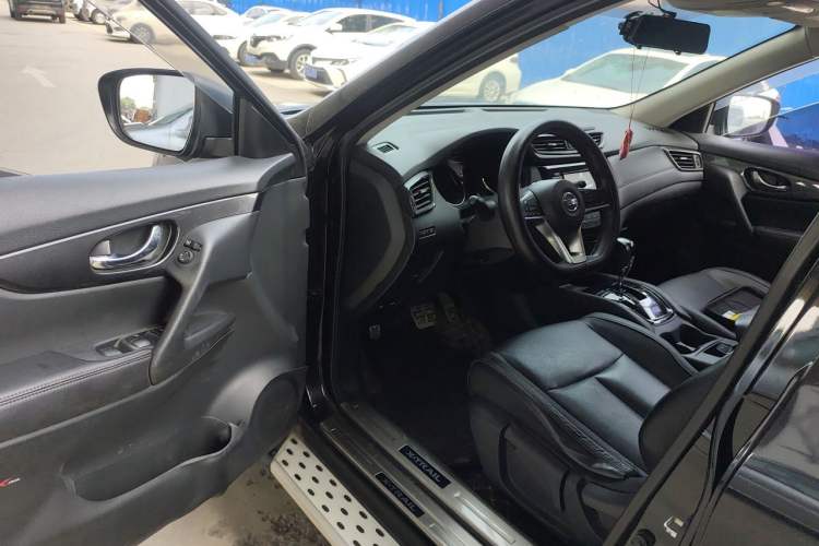 Used Nissan X-Trail 2017 2.0L CVT Comfort Edition 2WD Driver Seat