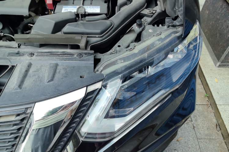 Used Nissan X-Trail 2017 2.0L CVT Comfort Edition 2WD Engine Bay Left