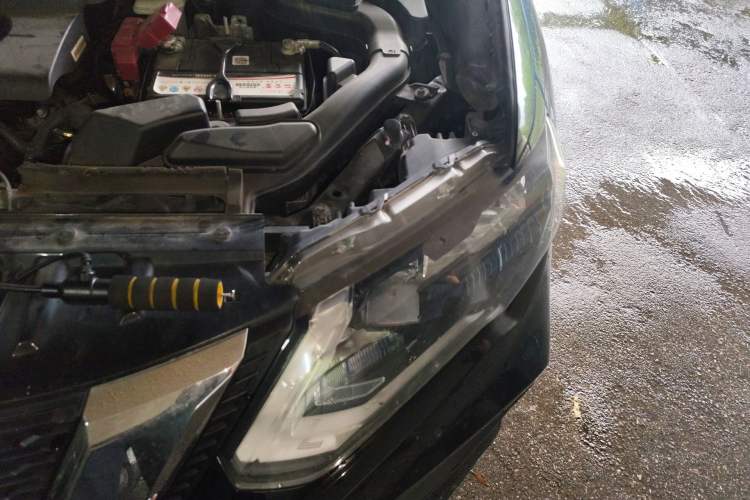 Used Nissan X-Trail 2017 2.0L CVT Comfort Edition 2WD Engine Bay Left