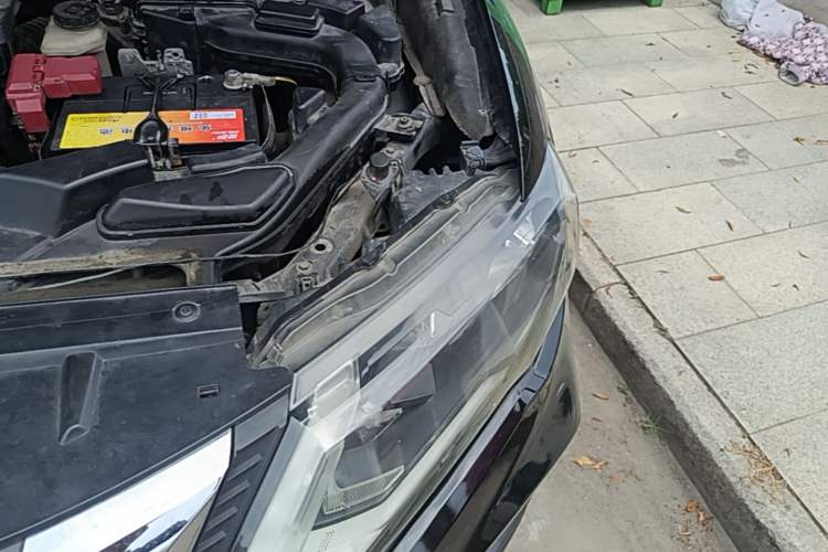 Used Nissan X-Trail 2017 2.0L CVT Comfort Edition 2WD Engine Bay Left