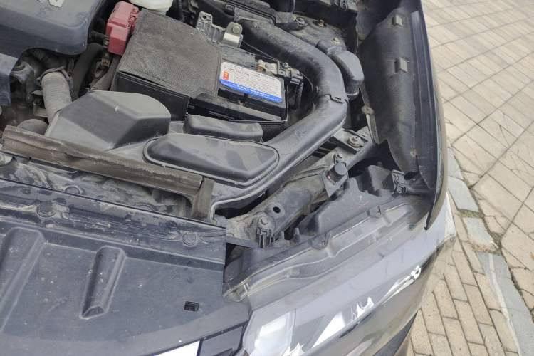 Used Nissan X-Trail 2017 2.5L CVT Ultimate Edition 4WD Engine Bay Left