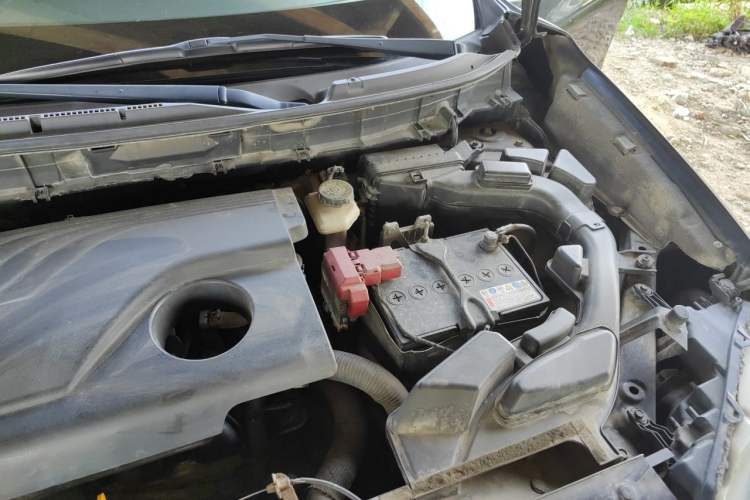 Used Nissan X-Trail 2017 2.0L CVT Comfort Edition 2WD Engine Bay Left