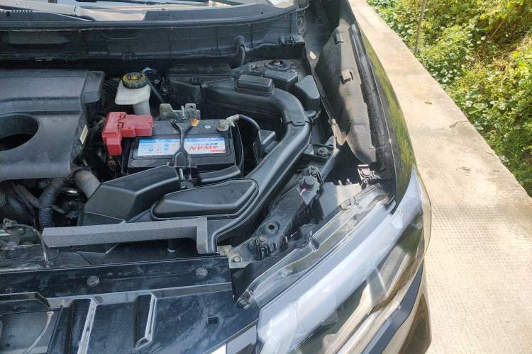 Used Nissan X-Trail 2017 2.0L CVT Comfort Edition 2WD Engine Bay Left