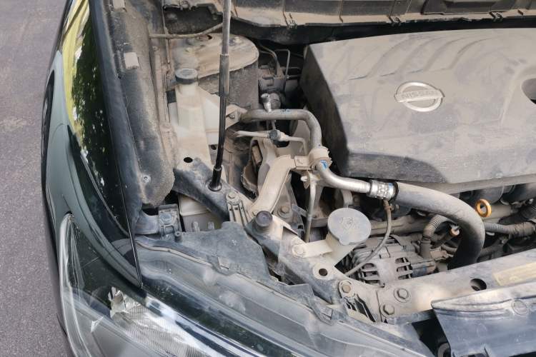 Used Nissan X-Trail 2017 2.0L CVT Comfort Edition 2WD Engine Bay Right