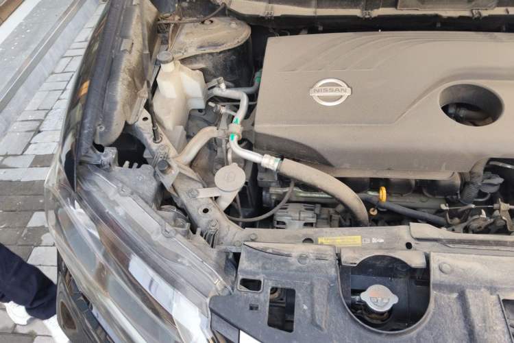 Used Nissan X-Trail 2017 2.0L CVT Comfort Edition 2WD Engine Bay Right