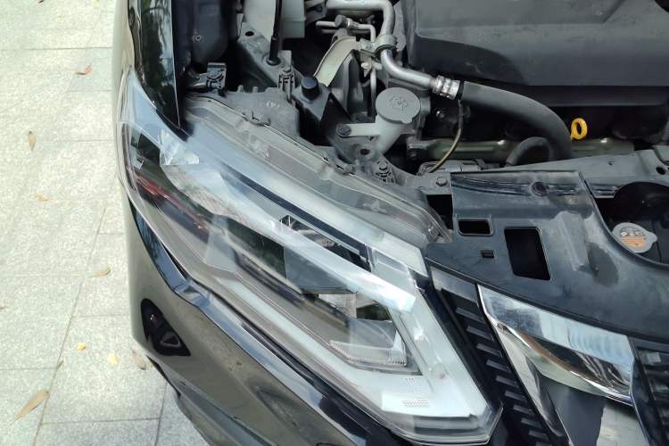 Used Nissan X-Trail 2017 2.0L CVT Comfort Edition 2WD Engine Bay Right