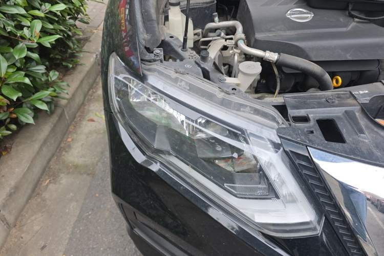 Used Nissan X-Trail 2017 2.0L CVT Comfort Edition 2WD Engine Bay Right