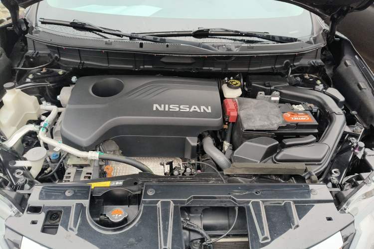 Used Nissan X-Trail 2017 2.5L CVT Leading Edition 4WD Engine Bay