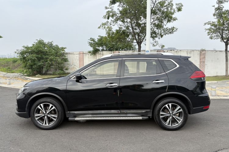 Used Nissan X-Trail 2017 2.5L CVT Luxury Edition 4WD Exterior 4