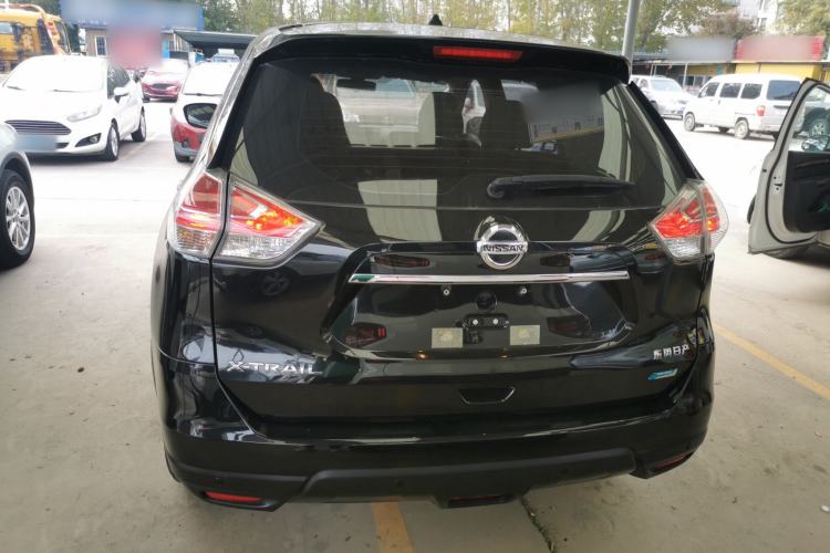 Used Nissan X-Trail 2017 2.0L Manual Classic Edition 2WD Exterior 4