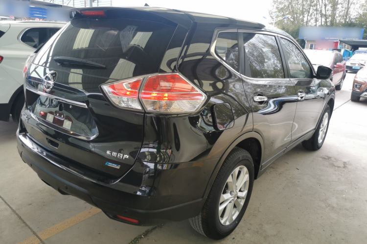 Used Nissan X-Trail 2017 2.0L Manual Classic Edition 2WD Exterior 5